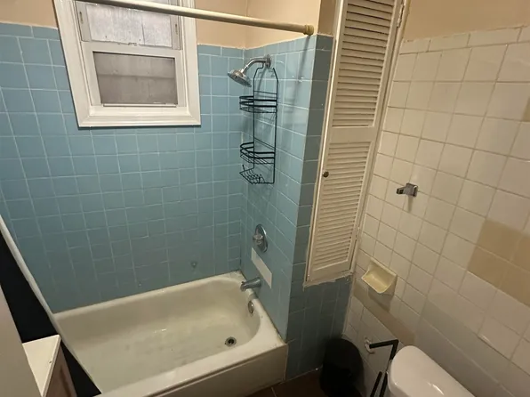 98 Van Nostrand Avenue image 7 of 8