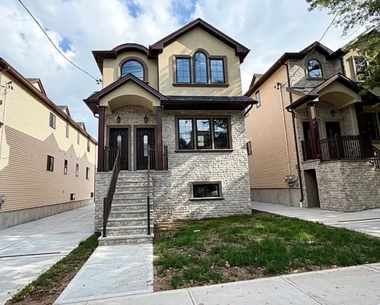 22 Hope Ave — Photo 1