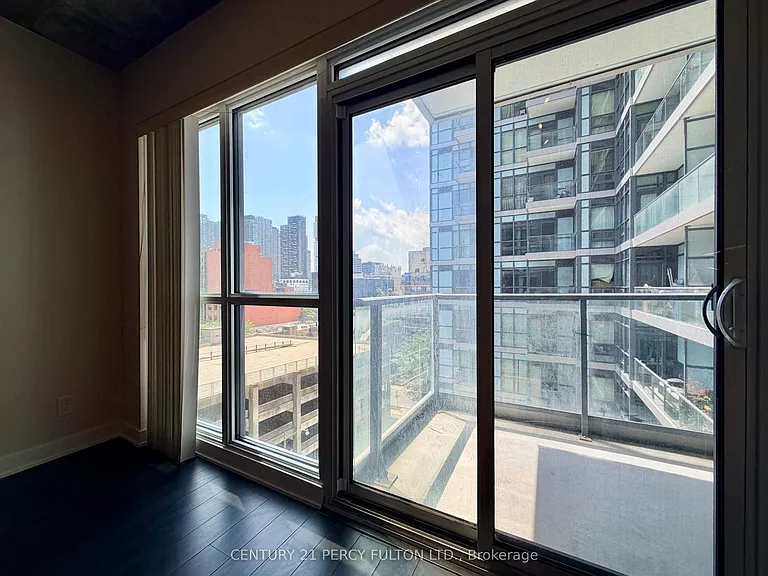 210 Simcoe St #813 — Photo 6