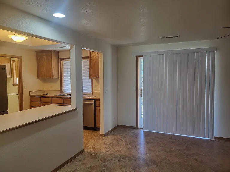 825 Amanda Way — Photo 6