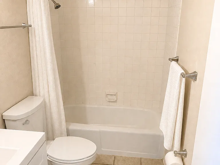 11504 Phoenix Ave NE — Photo 25