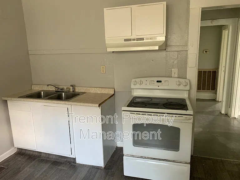 2702 Woodside St — Photo 9