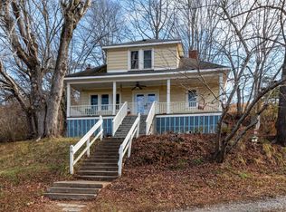 34 Little Bo Ln, Leicester, NC 28748