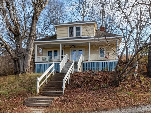 34 Little Bo Ln, Leicester, NC 28748