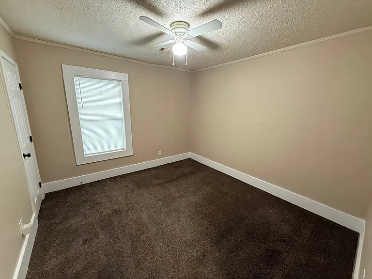 3204 Hardin Ave — Photo 5