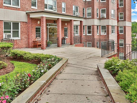 2nd image of 280 Collins Ave APT 4I