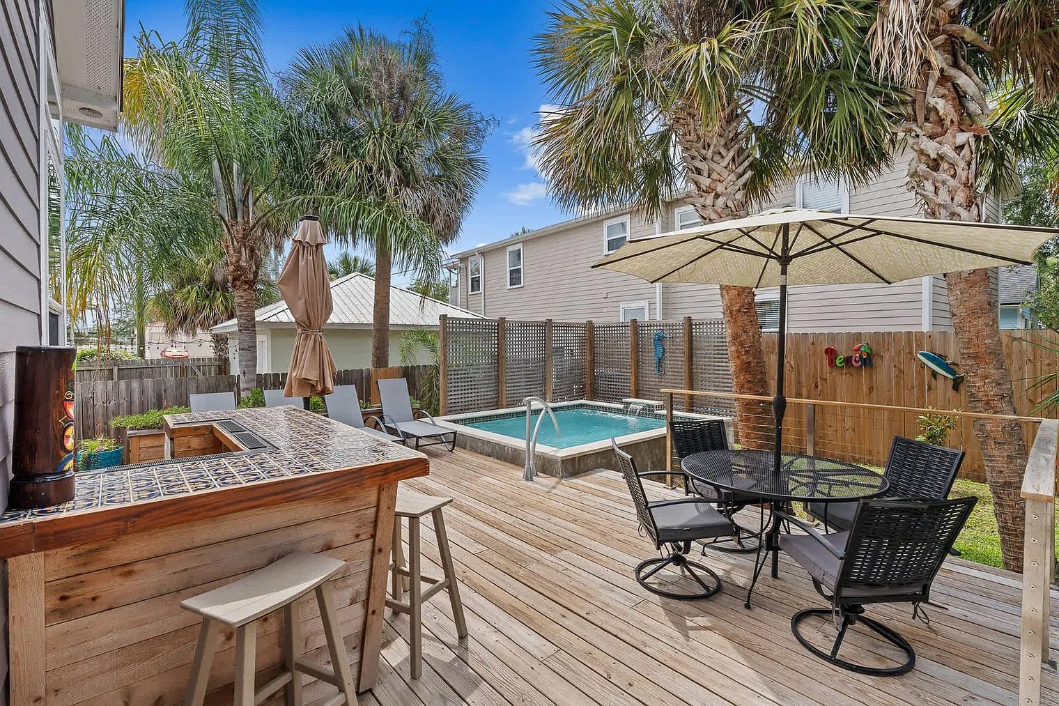 3 bed, 2.0 bath, 1291 sqft, $6,311 — Photo 2