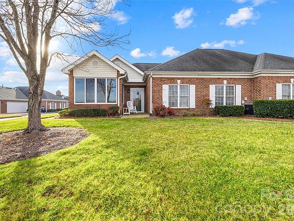 3rd image of 8579 Highland Glen Dr