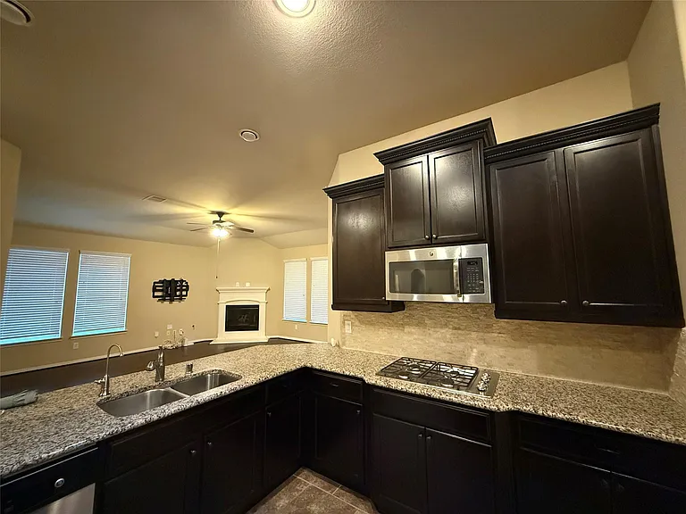 24311 Piazza Dr — Photo 9