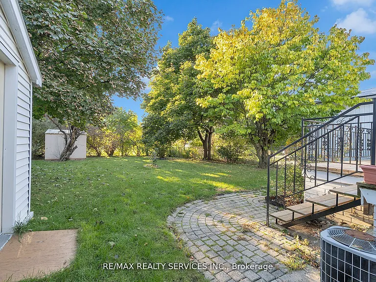 81 Glenforest Rd — Photo 18