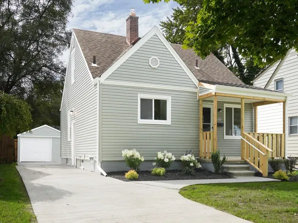 20048 Washtenaw St, Harper Woods, MI 48225
