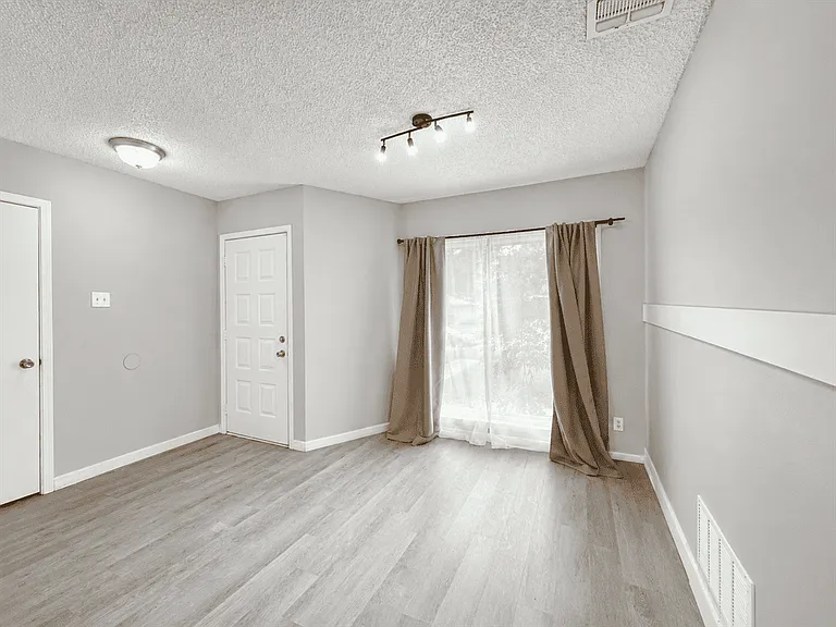 1034 Ericson Dr — Photo 12