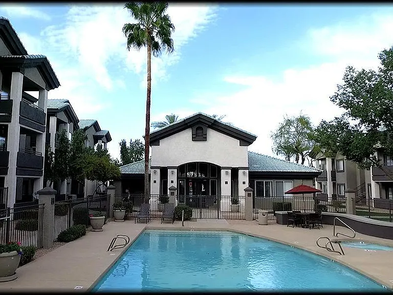 Lindsay Palms — Photo 9