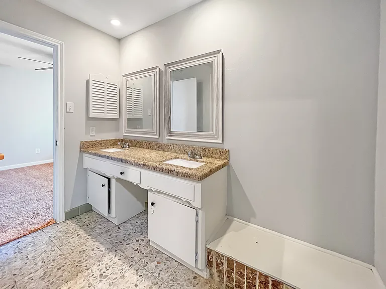 9206 Sharpview Dr — Photo 18
