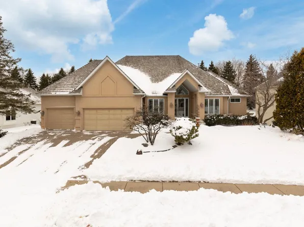 10556 Prairie Lakes Dr, Eden Prairie, MN 55344