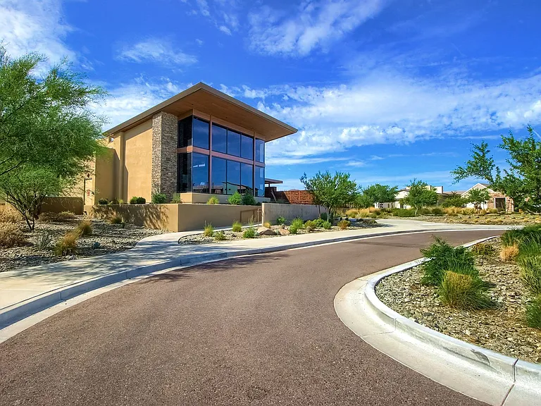 1005 E Paseo Way — Photo 5