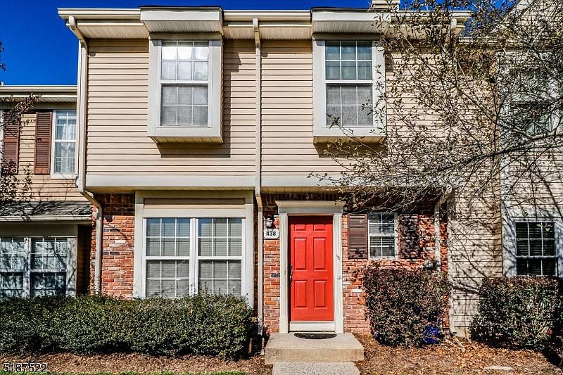 1st image of 438 Aldeburgh Ave