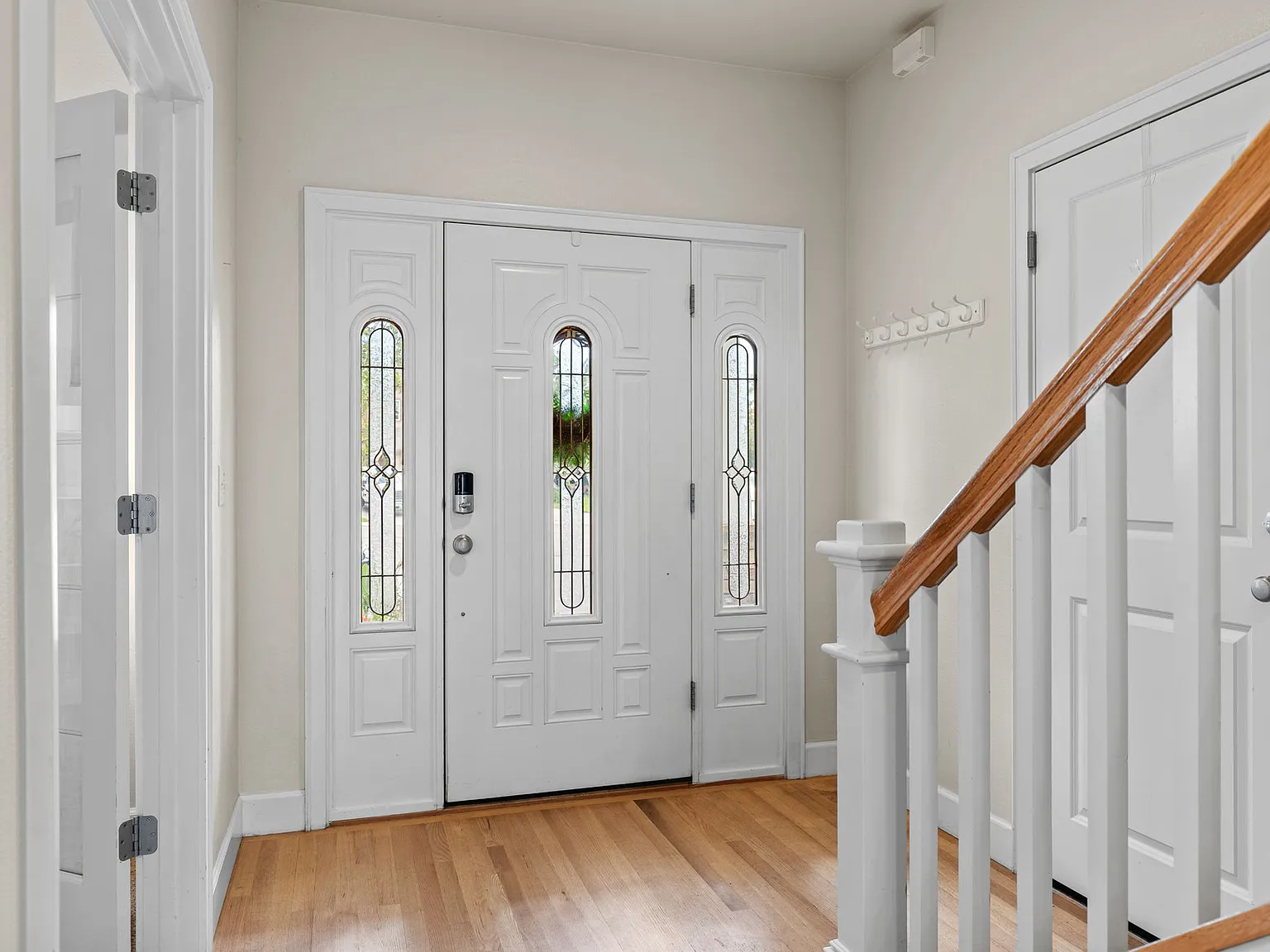 4 bed, 2.5 bath, 2575 sqft, $3,100 — Photo 4