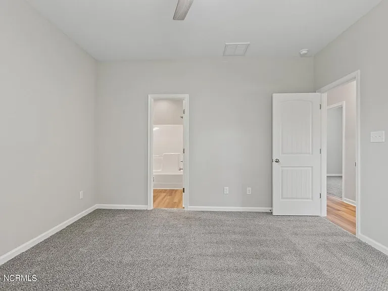 704 Harney St — Photo 3