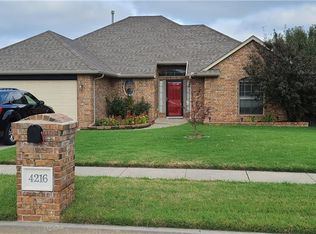 4216 Kensington Dr, Moore, OK 73160