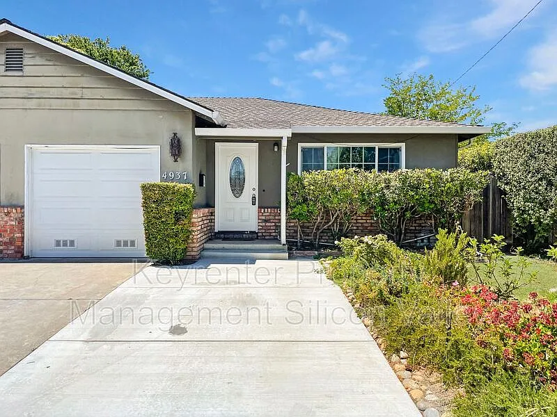 2 bed, 2.0 bath, 980 sqft, $3,395 — Photo 2