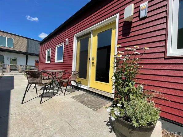 35 Solar Dr, Geneva, NY 14456