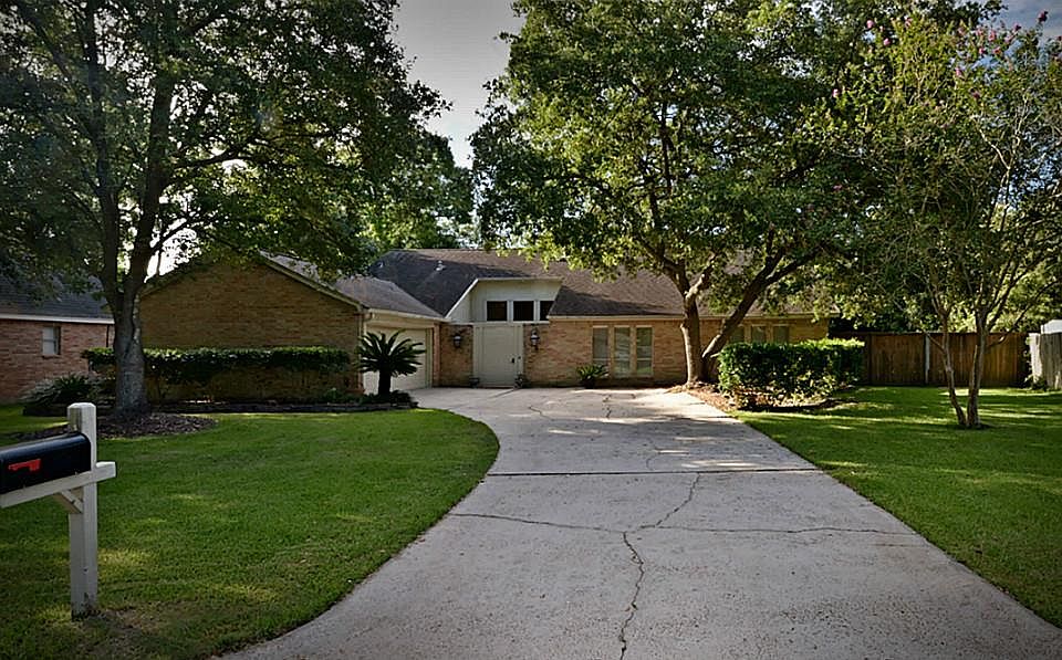 1st image of 7718 12th Fairway Ln