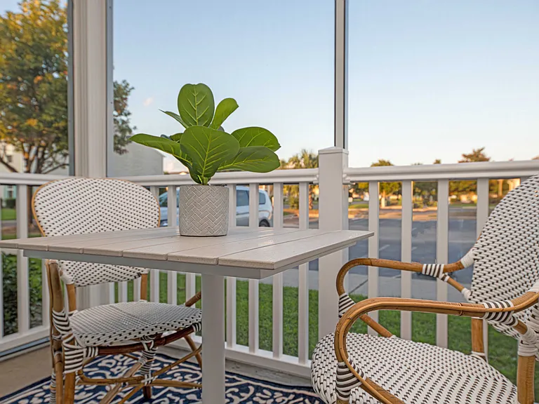 Private balcony/patio