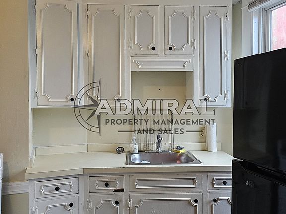 3rd image of 42 N Main St #3