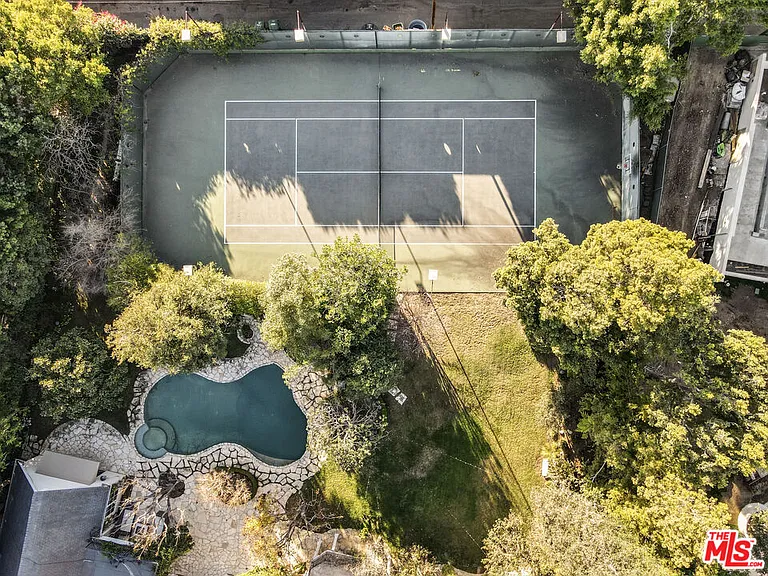 821 N Whittier Dr — Photo 41