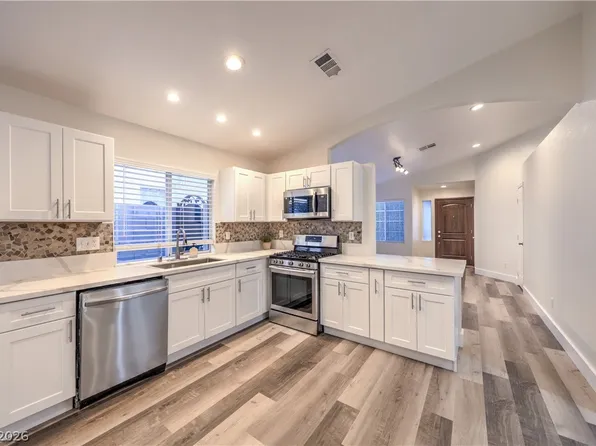 8233 W Rochelle Ave, Las Vegas, NV 89147