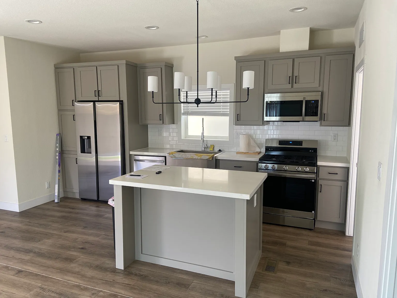 3 bed, 1000 sqft, $3,700 — Photo 4