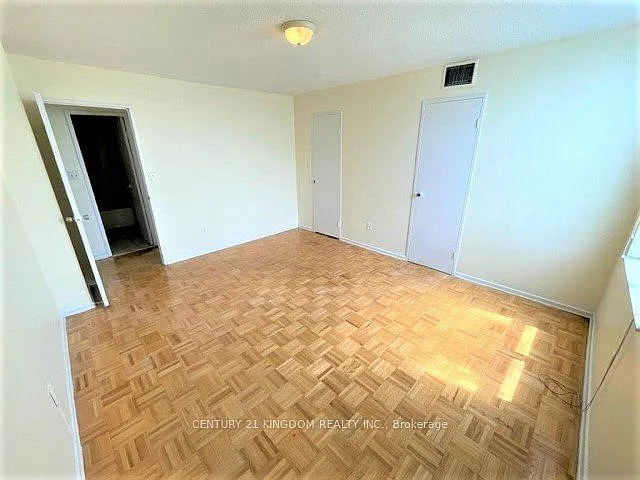 20 Edgecliff Golfway E #1209 — Photo 7