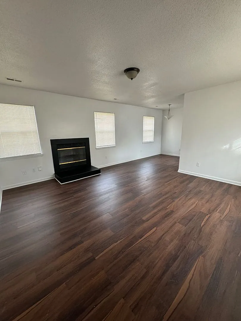 Room in 3 Bedroom Home at Gera Emma Dr — Photo 1