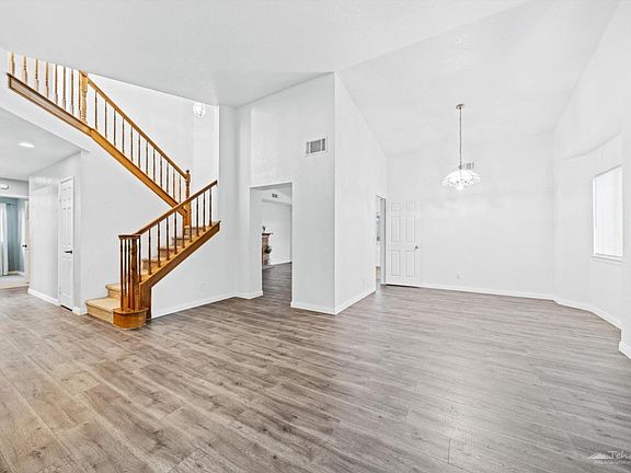3rd image of 3158 Peachwood Dr