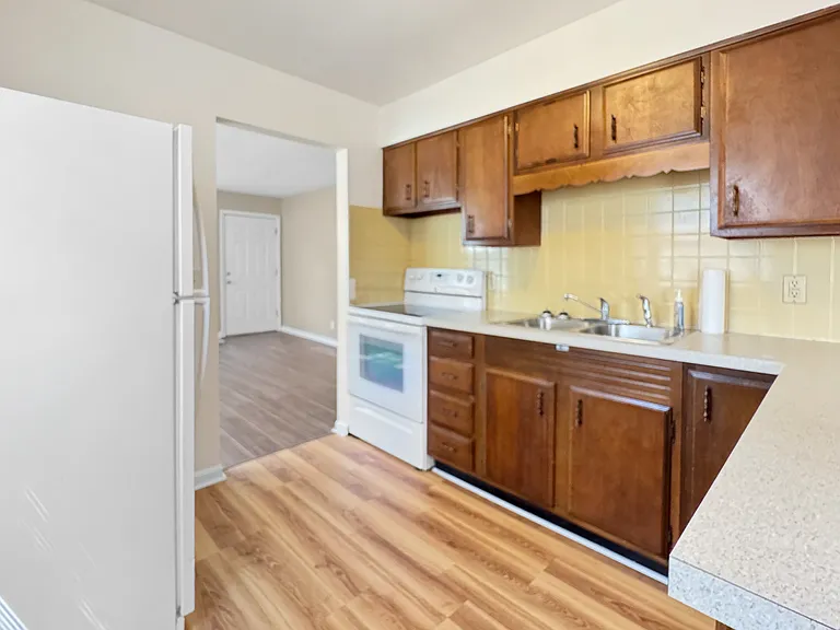 1727 Covert Ave — Photo 5