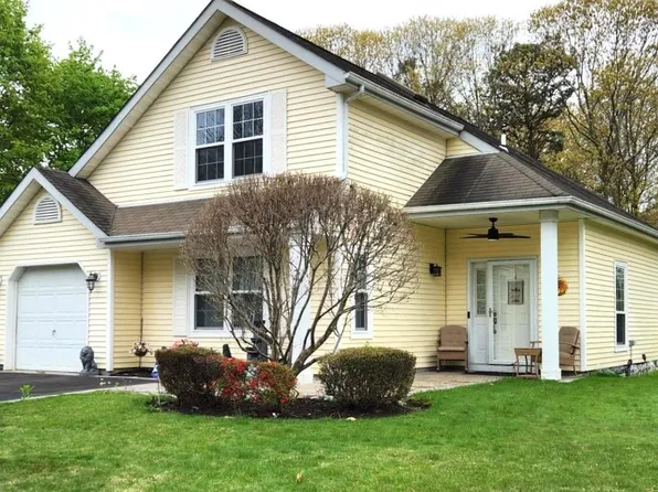 22 Saddlebrook Court, Middle Island, NY 11953