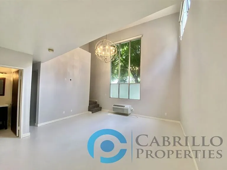 908 G St #11 — Photo 4