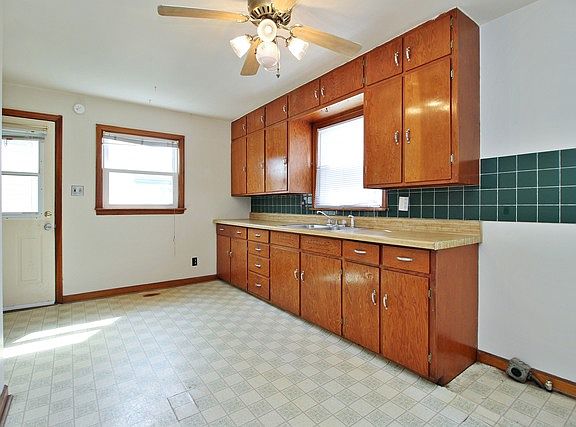 4th image of 371 N Forest Ave