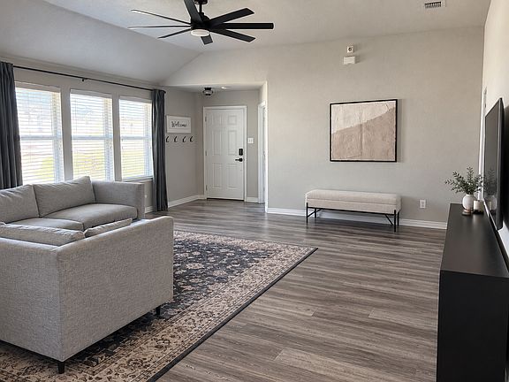 4th image of 3021 Lake Ridge Dr