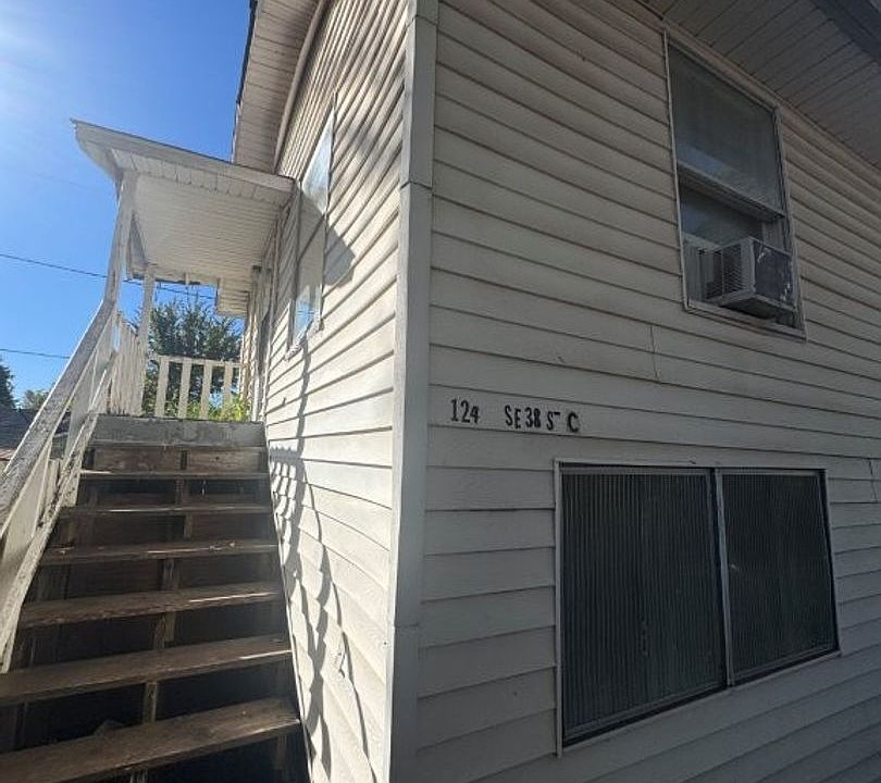 1st image of 124 SE 38th St Unit C