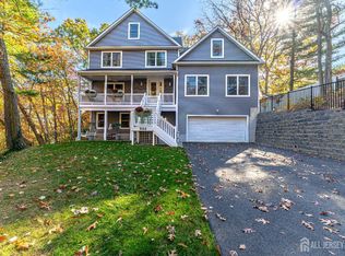 522 S Riverside Dr, Neptune, NJ 07753