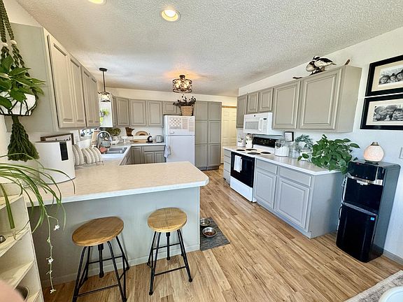 5th image of 208 Jacobs Way NE