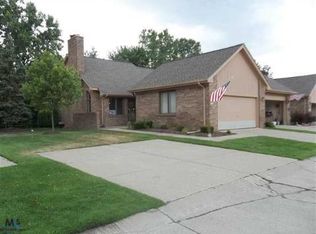 16234 Pine Ridge Dr N, Fraser, MI 48026