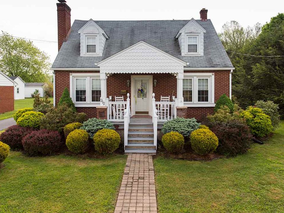1st image of 212 N Stuart Ave