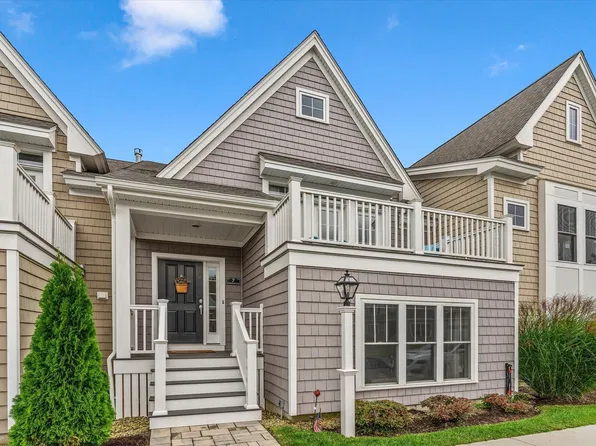 7 Meadowbrook Dr, Plymouth, MA 02360