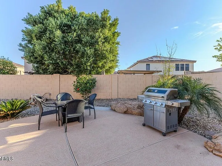 10617 W Daley Ln — Photo 32