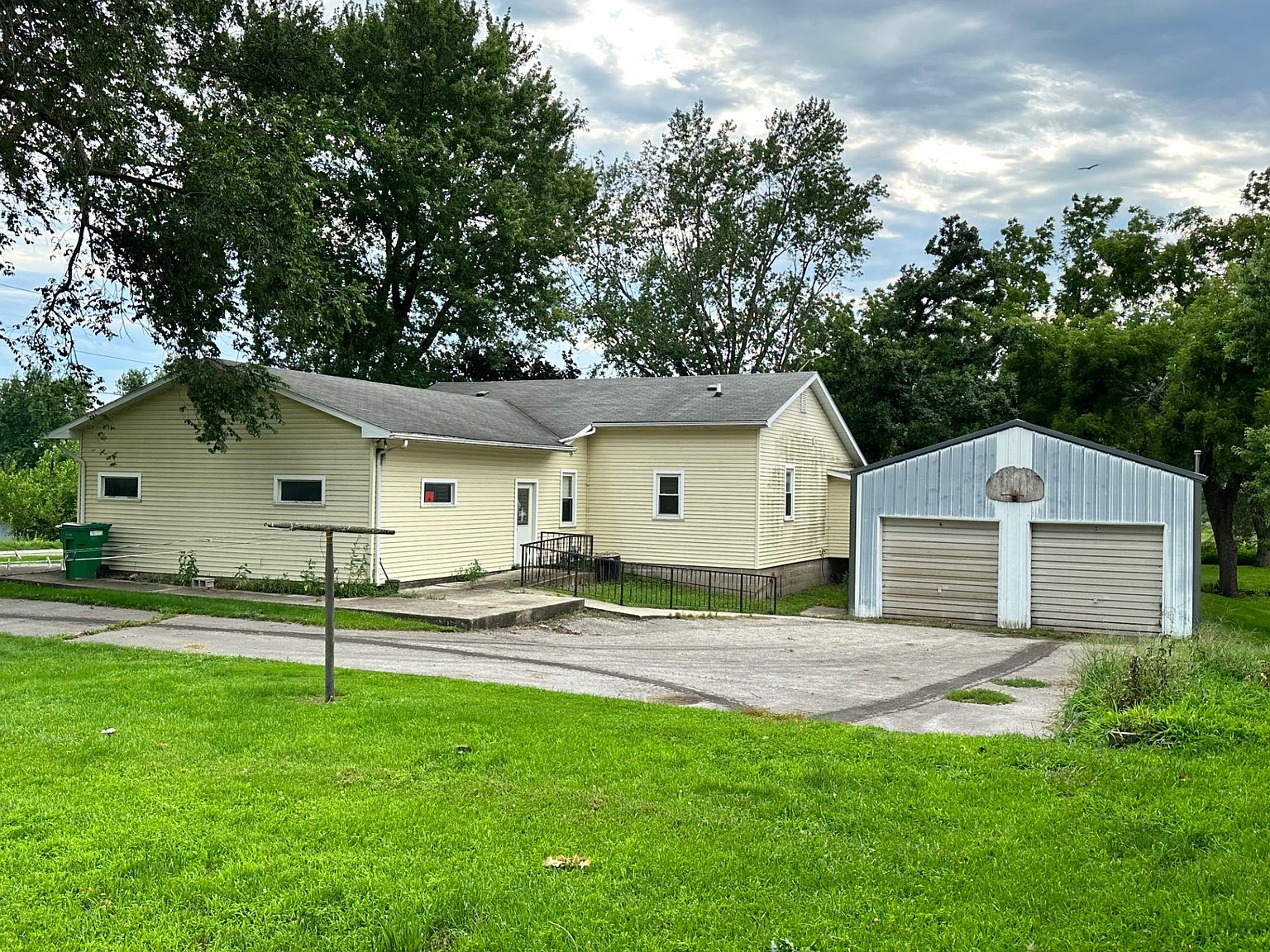 1102 4th St, Corning, IA 50841 MLS 11195892 Zillow