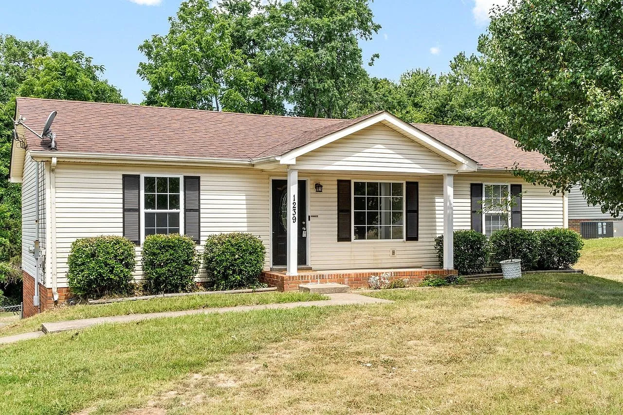 3 bed, 1836 sqft, $1,700 — Photo 1