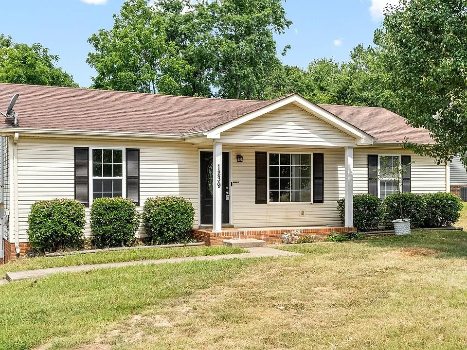 1239 Kendall Dr